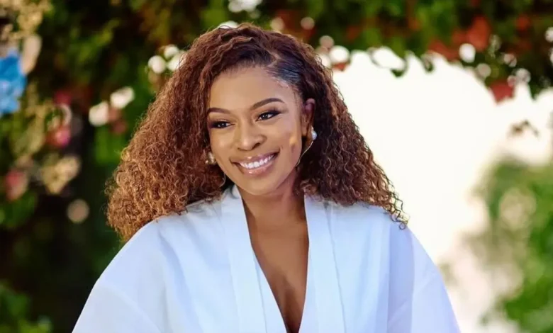 Celebrity Feud: Simphiwe Dana Accuses Nomzamo Mbatha of Hairstyle Appropriation