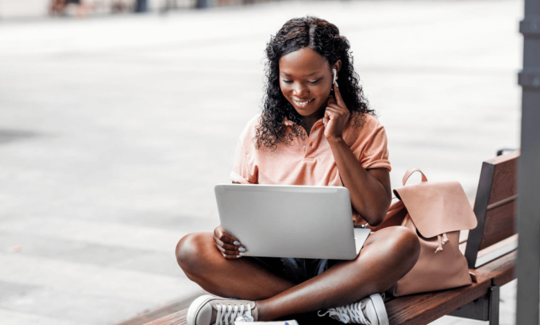 5 Real Ways Students Are Making Money Online in 2025