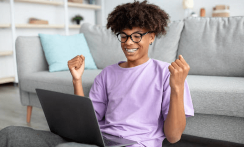 How Teenagers Can Make Money Online: Top 10 Easy Ways to Earn in 2025